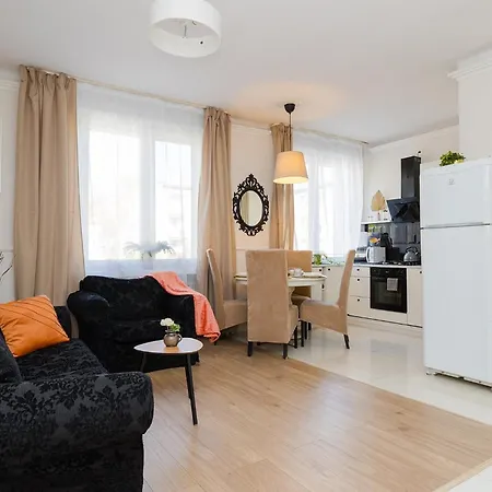 Apartment Superapart Grochowska 136, Very Close To The Mon Hospital On Saszerow Street *