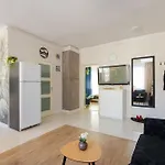 Appartement Superapart Grochowska 136, Very Close To The Mon Hospital On Saszerow Street Warschau