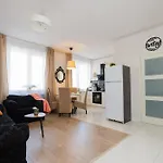 Appartement Superapart Grochowska 136, Very Close To The Mon Hospital On Saszerow Street Warschau