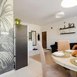 Appartement Superapart Grochowska 136, Very Close To The Mon Hospital On Saszerow Street