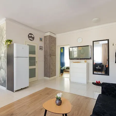 Apartment Superapart Grochowska 136, Very Close To The Mon Hospital On Saszerow Street Warsaw