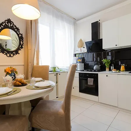 Superapart Grochowska 136, Very Close To The Mon Hospital On Saszerow Street Warsaw
