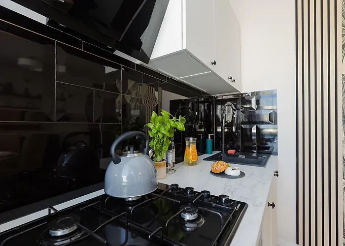 Superapart Grochowska 136, Very Close To The Mon Hospital On Saszerow Street