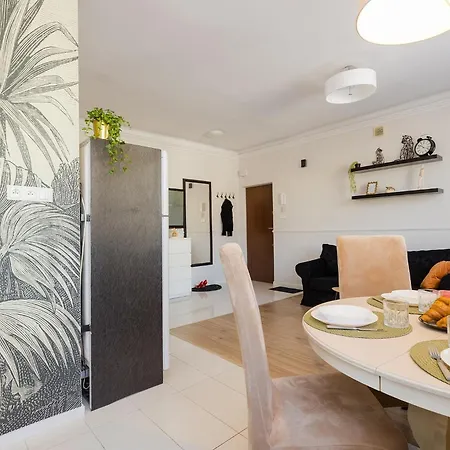 Apartament Superapart Grochowska 136, Very Close To The Mon Hospital On Saszerow Street